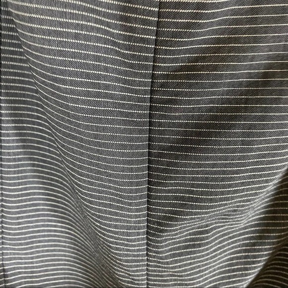 𝅺AKRIS Punto Gray and white pinstripe size 8 - Picture 7 of 7